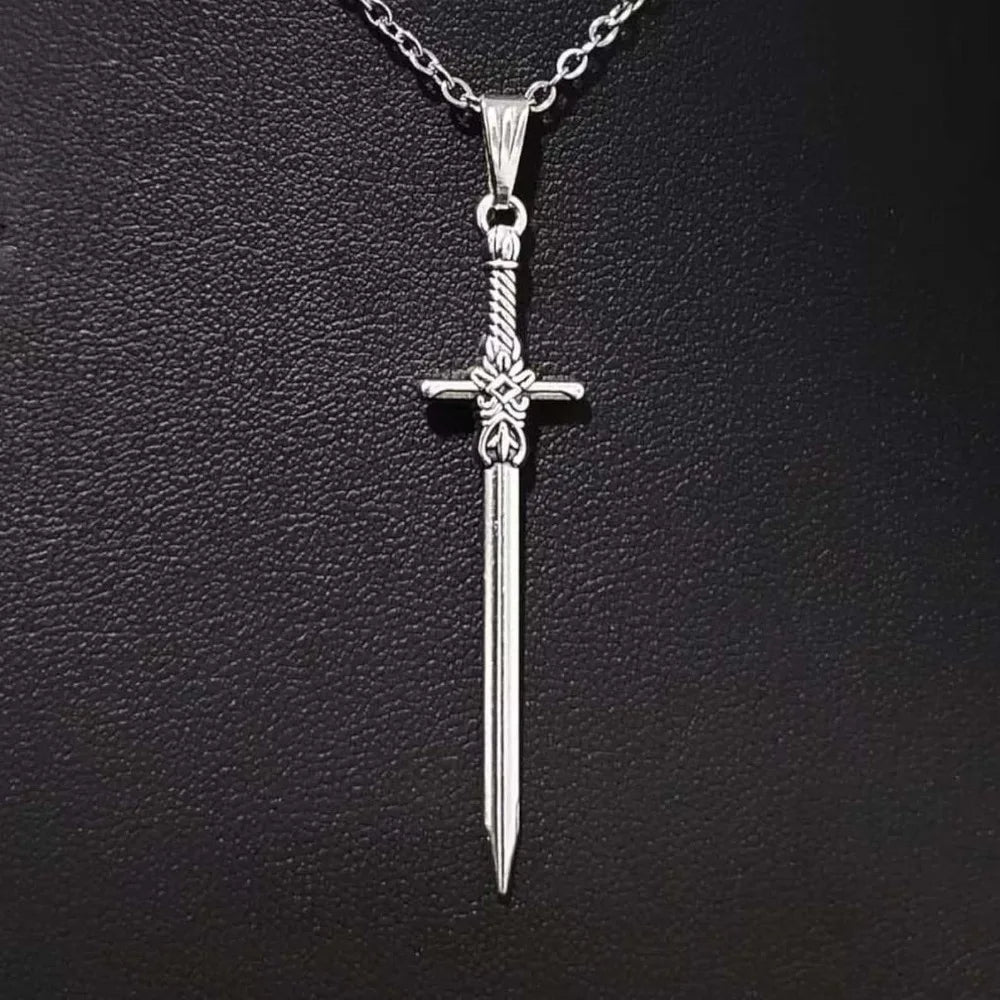Personality Exquisite Sliver Color Knife Sword Pendant Stainless Steel Necklace for Women Men Gothic Punk Jewelry Accessory Gift