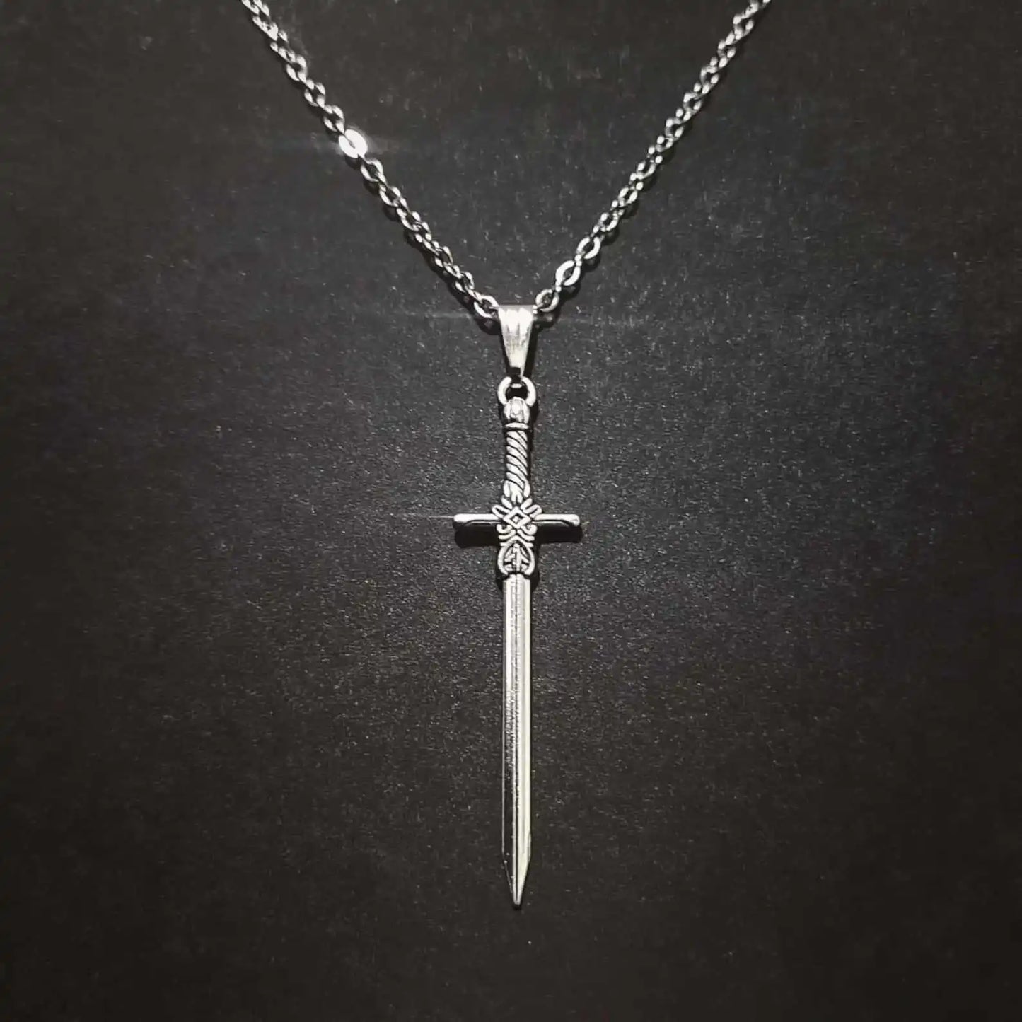 Personality Exquisite Sliver Color Knife Sword Pendant Stainless Steel Necklace for Women Men Gothic Punk Jewelry Accessory Gift